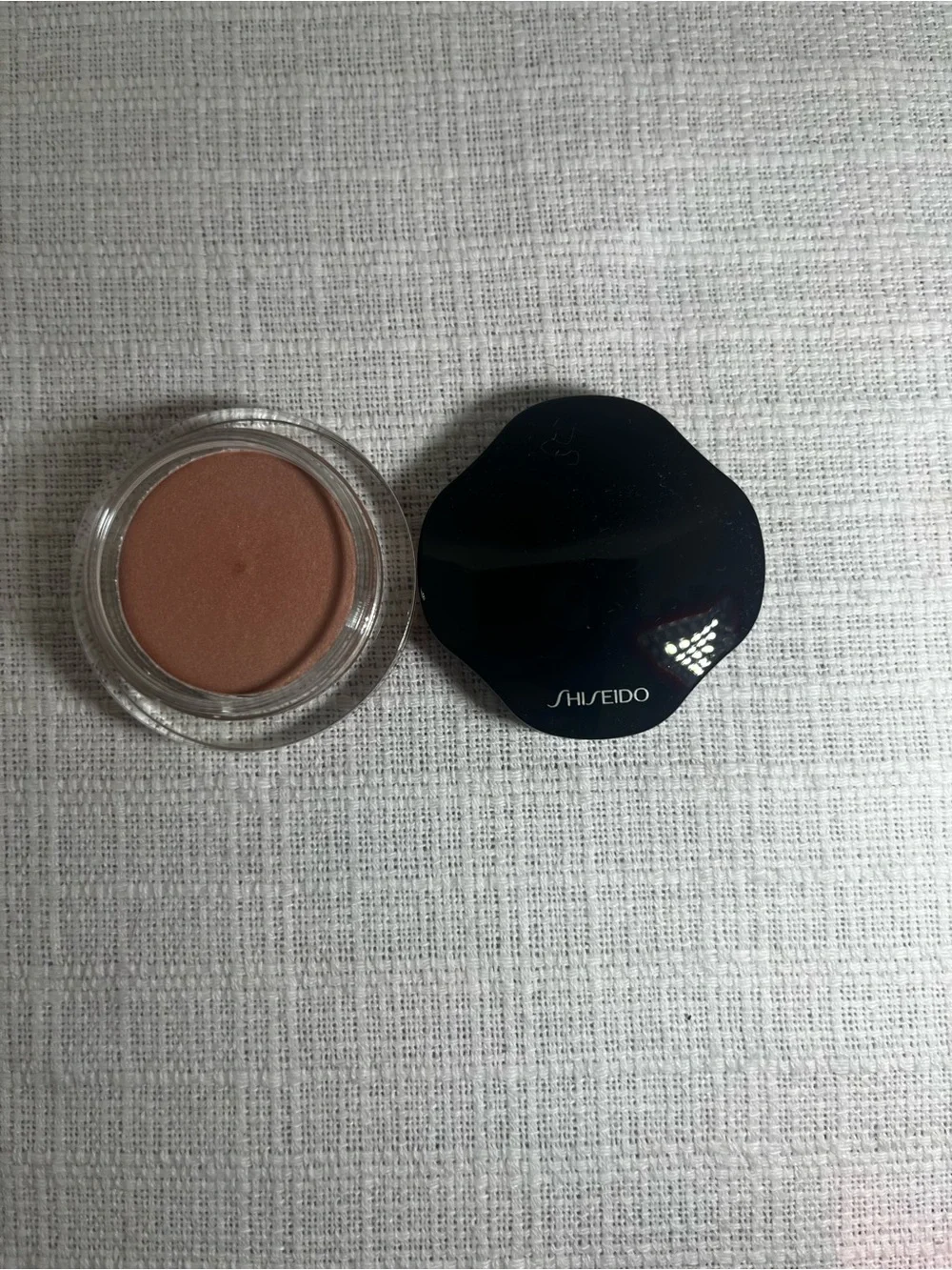 Shiseido shimmering Cream Eye shadow/ PK224 Shimmering Cream Eye Color - NWB